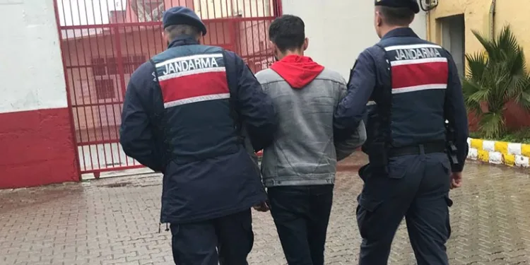 Çeşitli suçlardan aranan 2 şahıs jandarma tarafından yakalandı