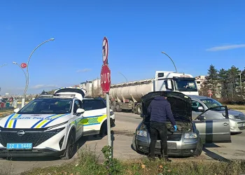 Güngören’de çöken 5 katlı binanın bitişiğindeki 2 bina tahliye edildi