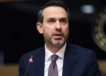 Sarkıntılık iddiasıyla 5 kişi saldırıp bıçakla ağır yaraladılar; o anlar kamerada