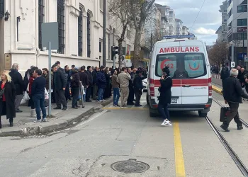 Araç içinde tabancayla vurularak ölen kadın toprağa verildi
