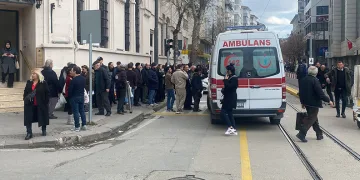Araç içinde tabancayla vurularak ölen kadın toprağa verildi