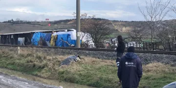 Trenin çarptığı yaya hayatını kaybetti
