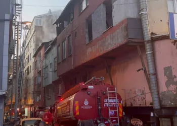 Kaza yapan araca başka otomobil çarptı: 2 ölü