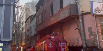 Kaza yapan araca başka otomobil çarptı: 2 ölü