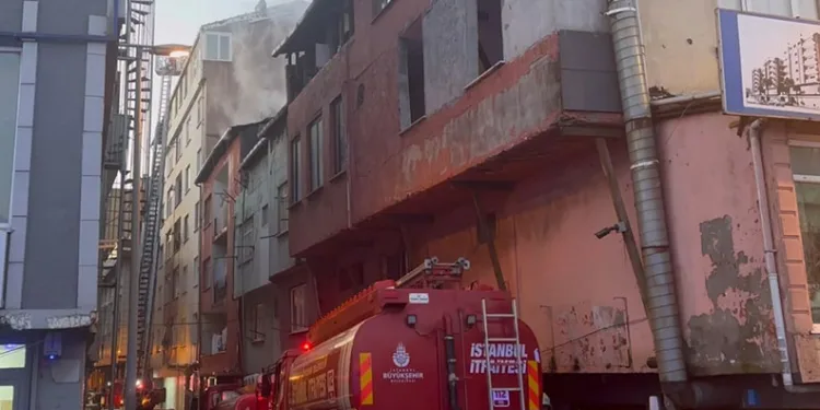 Kaza yapan araca başka otomobil çarptı: 2 ölü