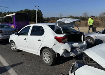 Diyarbakır’da 4 otomobilin karıştığı kazada 5 kişi yaralandı