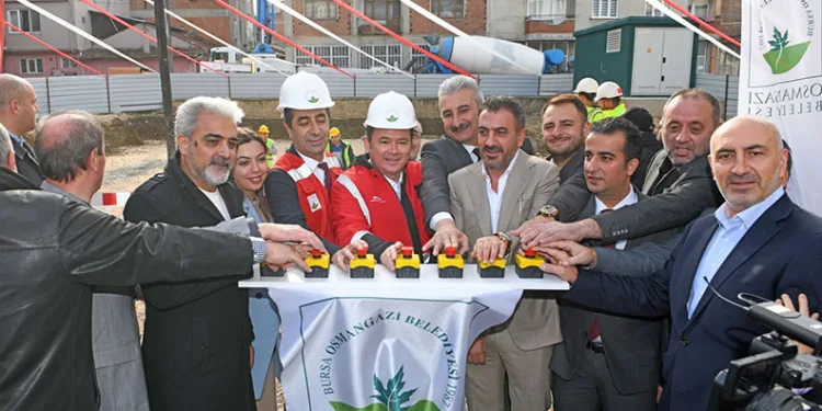 Domuz avında ayı saldırısına uğrayan eski muhtar ağır yaralandı