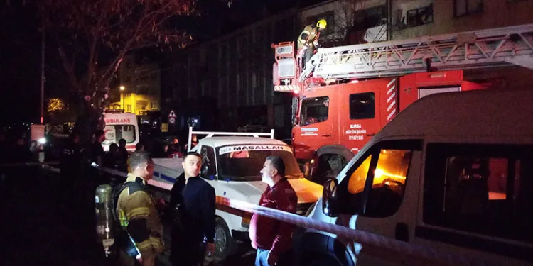 Bursa’da çıkan yangında 1 aylık bebek zehirlendi