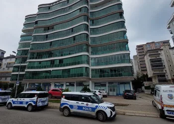 16 yaşındaki çocuk babasını uyurken kafasından vurdu