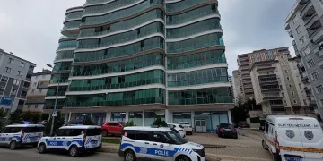 16 yaşındaki çocuk babasını uyurken kafasından vurdu