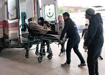 Bursa’da 2 otomobil çarpıştı: 3’ü çocuk 7 yaralı