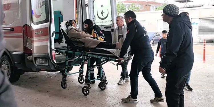 Bursa’da 2 otomobil çarpıştı: 3’ü çocuk 7 yaralı