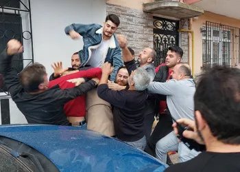 Araç içinde tabancayla vurularak ölen kadın toprağa verildi