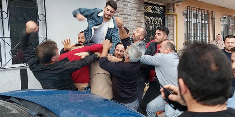 Araç içinde tabancayla vurularak ölen kadın toprağa verildi