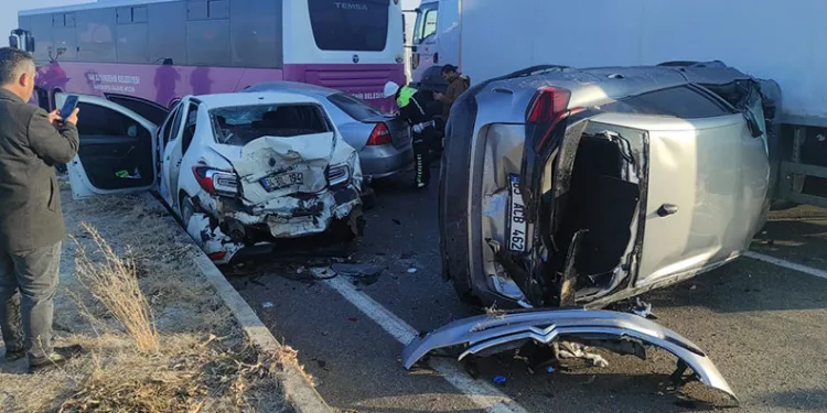 Van’da zincirleme kaza: 1 ölü, 51 yaralı