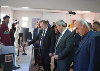 İnsan haklarına duyarlı nesiller yetişiyor