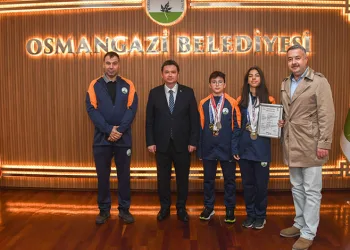 Erkan Aydın şampiyon sporcuları ağırladı