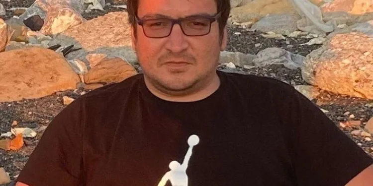 Bilgisayar işletmeni balkondan düşerek öldü