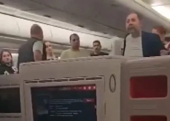 Uçakta alkollü yolcu krizi: “Türkiye’yi satın alırım”