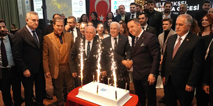 İnşaat Mühendisleri geleneksel gecede bir araya geldi