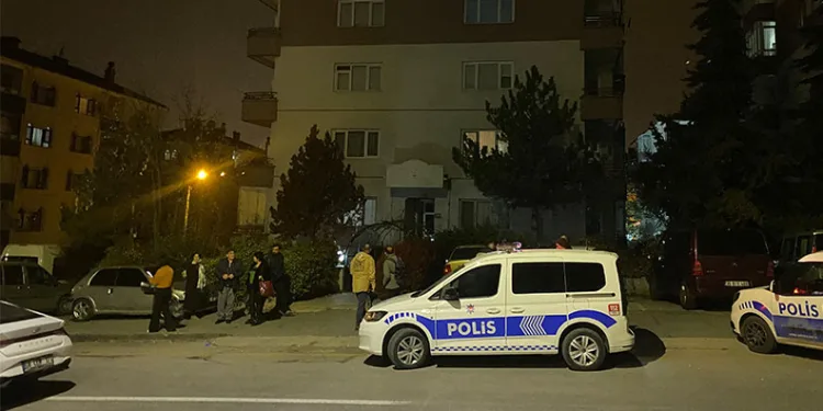 Boşanma aşamasındaki çiftin aileleri birbirine girdi: 1 ölü, 4 yaralı