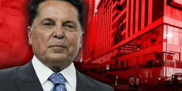 Uşak’ta apartmanın çatısında çıkan yangın söndürüldü