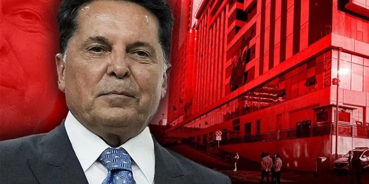 Uşak’ta apartmanın çatısında çıkan yangın söndürüldü