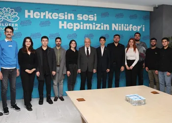 Şadi Özdemir gençleri ağırladı