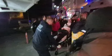 Çorlu’da apartman yangını: Balkonda mahsur kalan şahsı itfaiye kurtardı