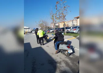 Konya’da bariyerlere çarpan otomobil sürücüsü yaralandı