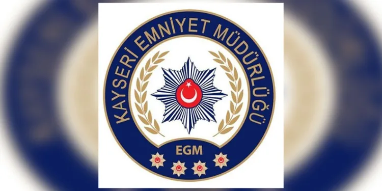Van’da refüje çarpan otomobilin sürücüsü yarandı