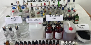Kamyonun otomobili sürüklediği kazada 4 yaralı