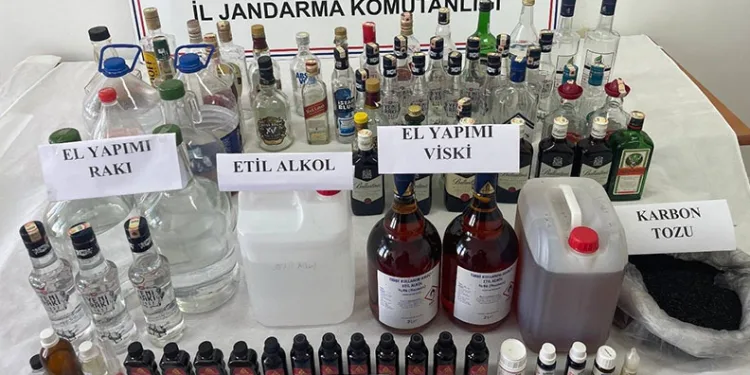 Kamyonun otomobili sürüklediği kazada 4 yaralı