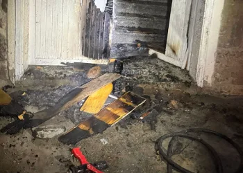 Kayan minibüs ile tır çarpıştı: 2 yaralı