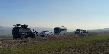 Elindeki cisimle araçları çizdi, rahat tavırları ‘pes’ dedirtti