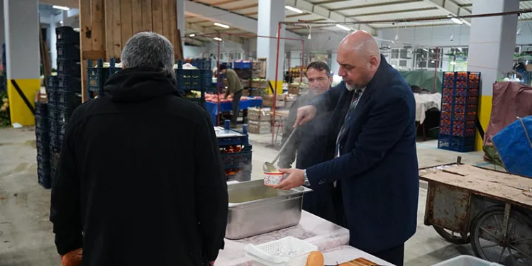 Bekir Aydın Kapalı Pazaryeri esnafıyla buluştu