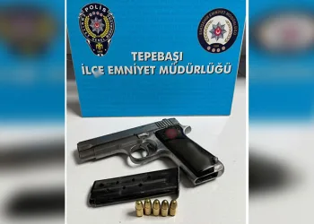 Beyoğlu’nda yolun karşısına geçmeye çalışan yaşlı adama tramvay çarptı