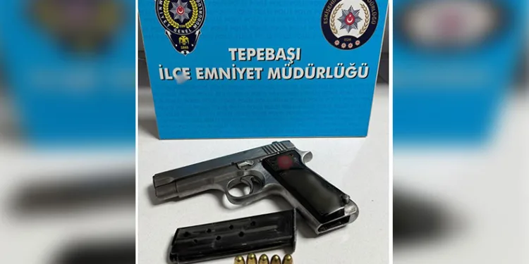 Beyoğlu’nda yolun karşısına geçmeye çalışan yaşlı adama tramvay çarptı