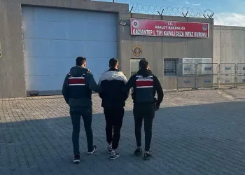 Kesinleşmiş 20 yıl cezası bulunan uyuşturucu taciri yakalandı