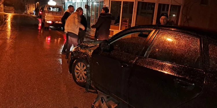 Önce traktöre sonra tıra çarptı: Burnu bile kanamadı