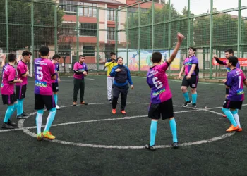 Gemlik’te özel gençler yeşil sahada