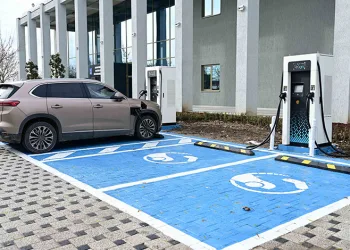 Karacabey’de elektrikli araç şarj istasyonları hizmete girdi