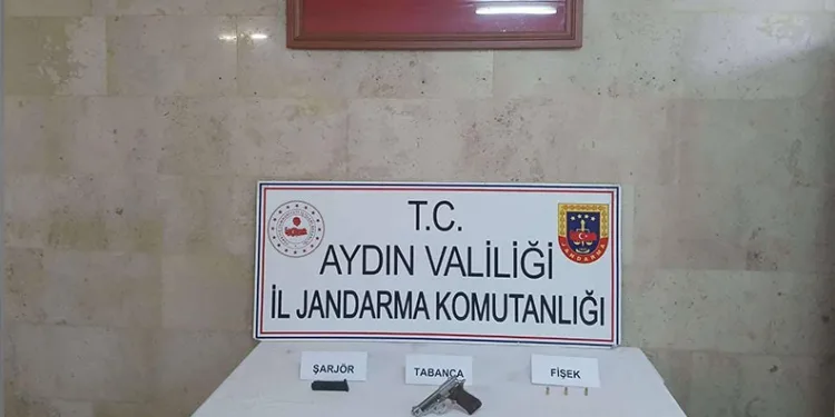 Çeşitli suçlardan aranan 2 şahıs jandarma tarafından yakalandı