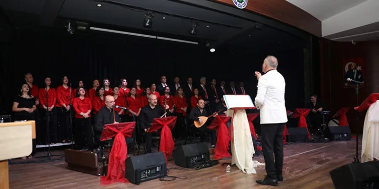 Sarıkamış şehitleri kahramanlık türküleriyle yad edildi