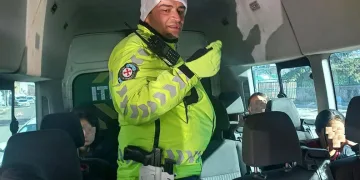 Kontrolden çıkan araç üzüm bağına uçtu