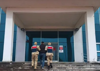 Samsun’da bir evde çok sayıda silah ve mühimmat ele geçirildi