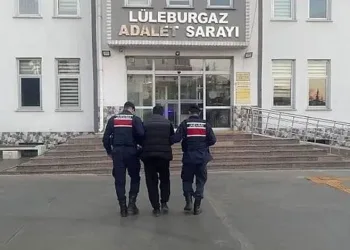 Hırsızlıktan kesinleşmiş 46 yıl hapis kararı vardı, polisten kaçamadı
