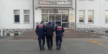 Hırsızlıktan kesinleşmiş 46 yıl hapis kararı vardı, polisten kaçamadı