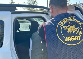 İki göçmen kaçakçısı tutuklandı