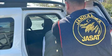 İki göçmen kaçakçısı tutuklandı